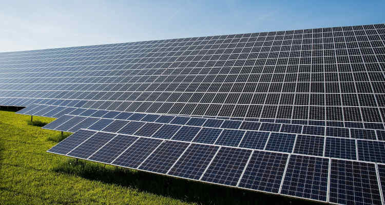Central Fotovoltaica. Producción de energía eléctrica a gran escala, conectada a Red Pública